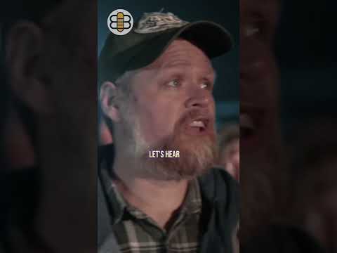 Alien DESTROYS Liberal Mob With Message Of Peace And Unity