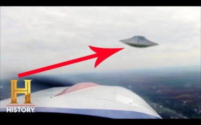 Ancient Aliens: Pilot is SURROUNDED by Flying Saucers and Loses Control (Season 19)